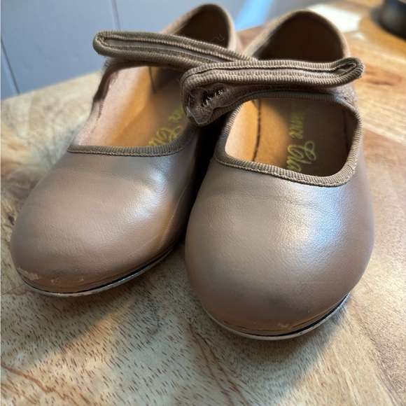 Dance Class Tan Tap Shoes: Kids Size 10 - Picture 1 of 4